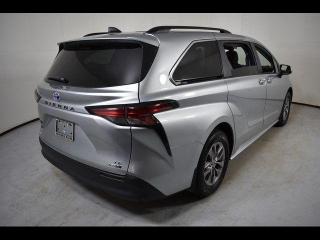 2022 Toyota Sienna LE