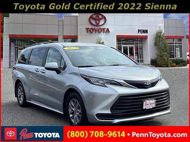 2022 Toyota Sienna LE