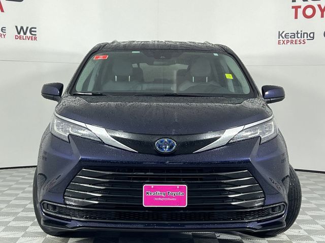 2022 Toyota Sienna LE