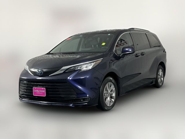 2022 Toyota Sienna LE