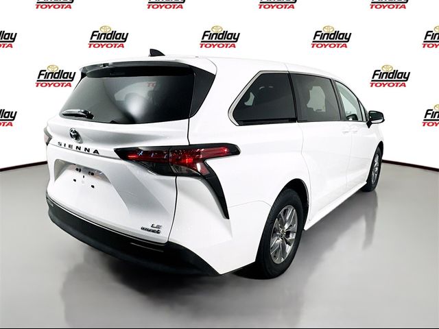 2022 Toyota Sienna LE