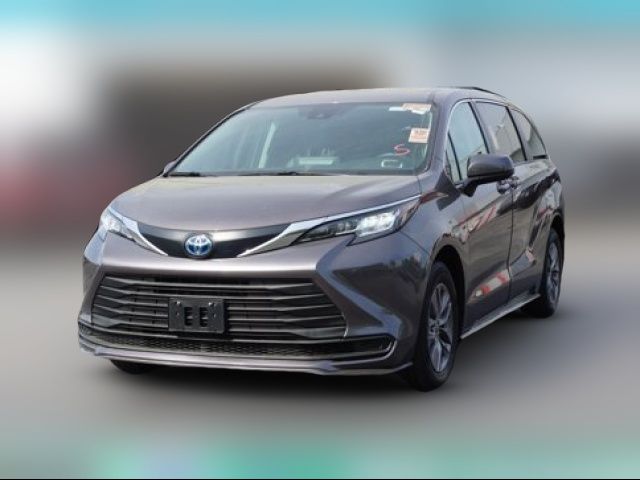 2022 Toyota Sienna LE