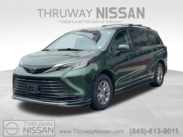 2022 Toyota Sienna LE