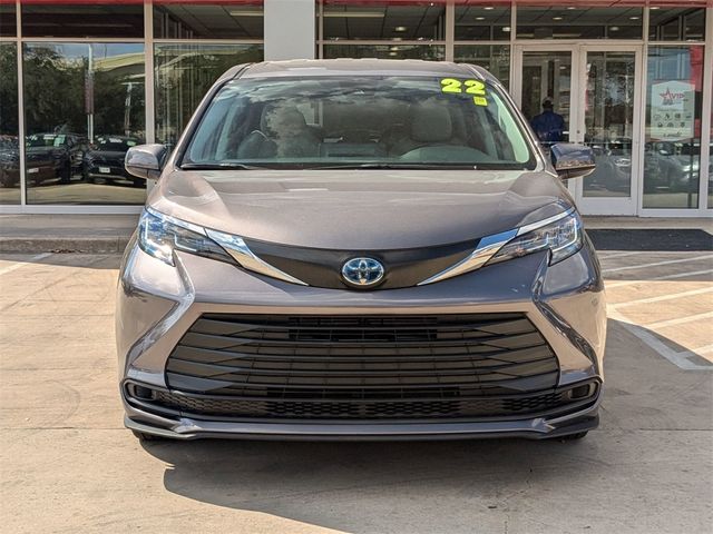 2022 Toyota Sienna LE