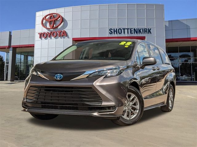 2022 Toyota Sienna LE