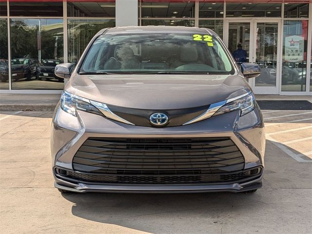 2022 Toyota Sienna LE