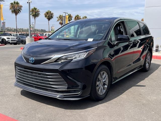 2022 Toyota Sienna LE