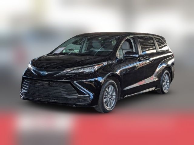 2022 Toyota Sienna LE