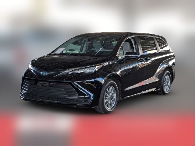 2022 Toyota Sienna LE