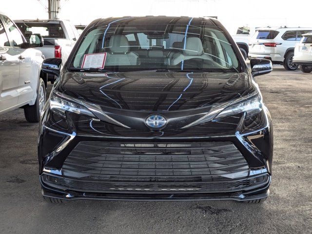 2022 Toyota Sienna LE