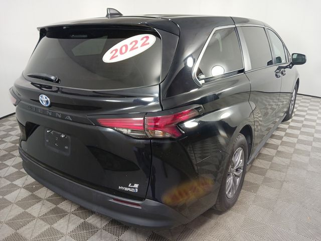 2022 Toyota Sienna LE