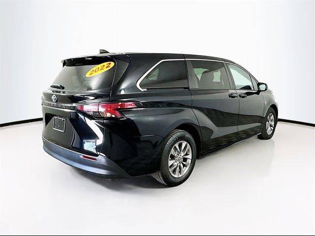 2022 Toyota Sienna LE