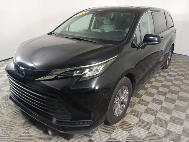 2022 Toyota Sienna LE