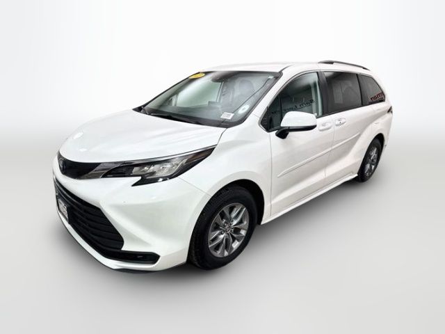 2022 Toyota Sienna LE