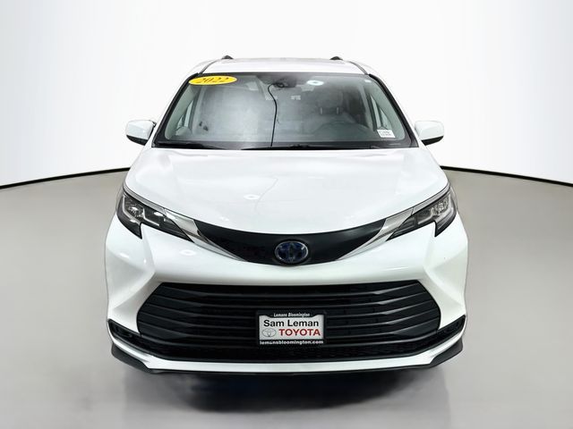 2022 Toyota Sienna LE