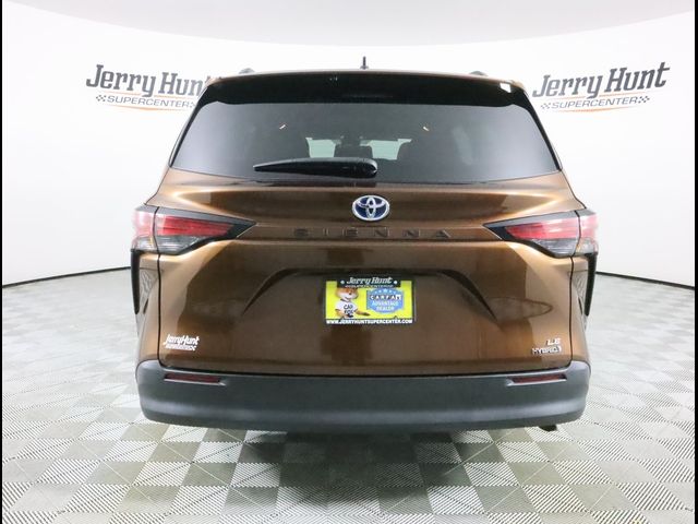 2022 Toyota Sienna LE