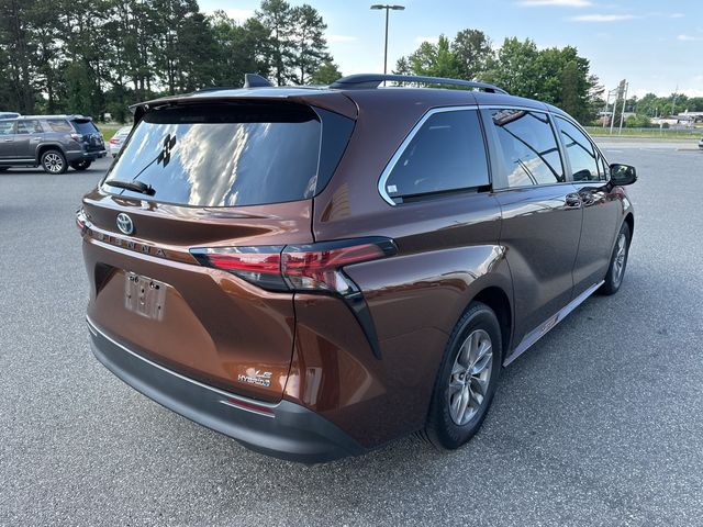 2022 Toyota Sienna LE