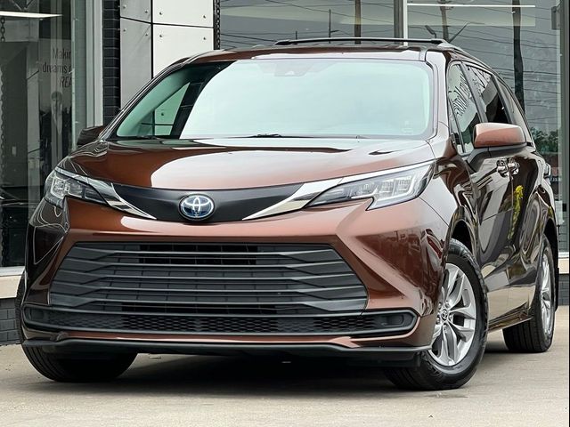 2022 Toyota Sienna LE