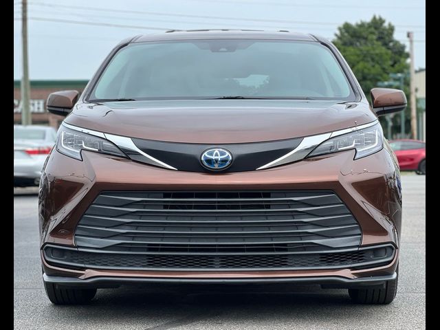 2022 Toyota Sienna LE