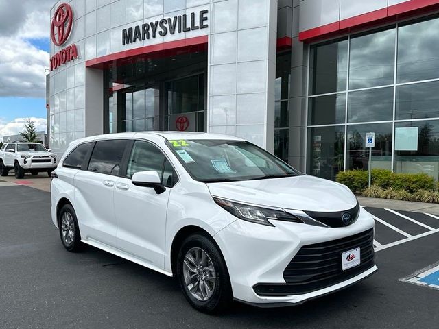 2022 Toyota Sienna LE