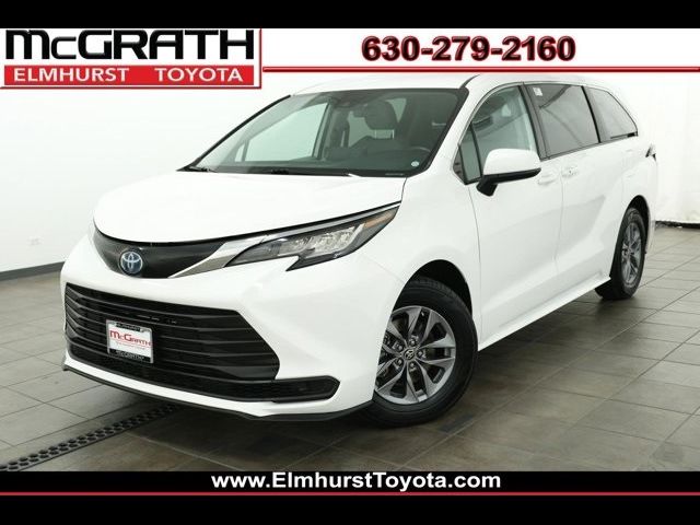 2022 Toyota Sienna LE