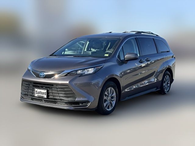 2022 Toyota Sienna LE