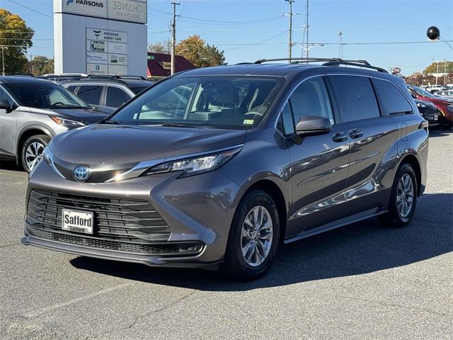 2022 Toyota Sienna LE