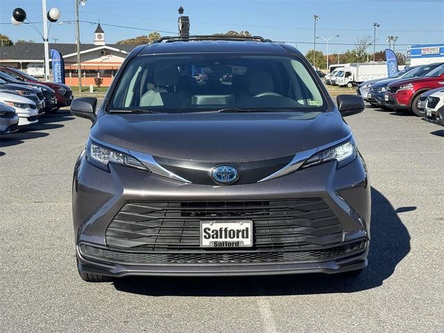 2022 Toyota Sienna LE