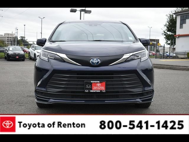 2022 Toyota Sienna LE