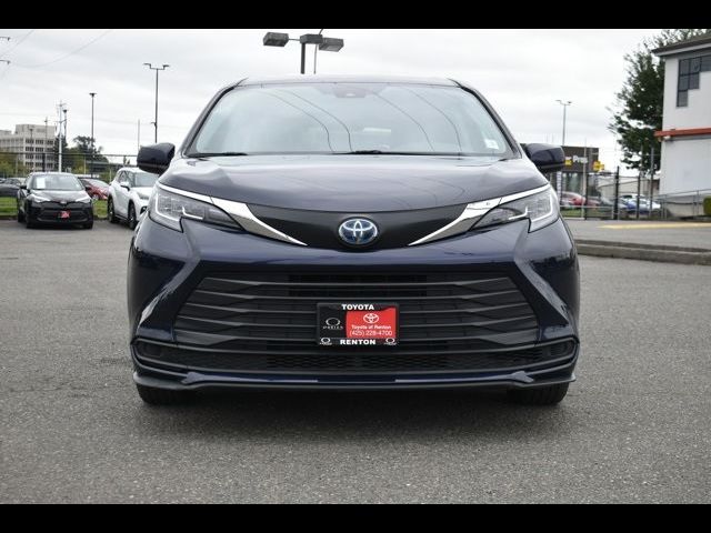 2022 Toyota Sienna LE