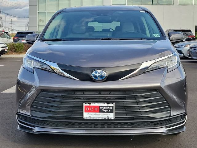 2022 Toyota Sienna LE