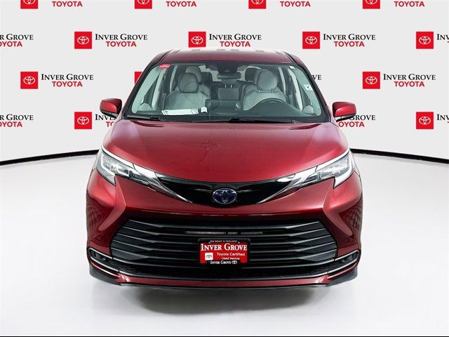 2022 Toyota Sienna LE