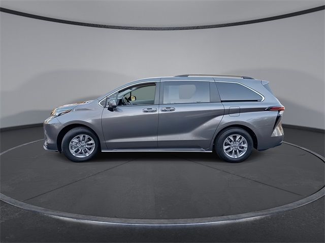 2022 Toyota Sienna LE