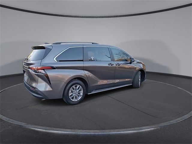 2022 Toyota Sienna LE