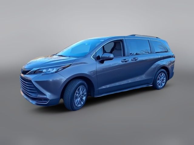 2022 Toyota Sienna LE