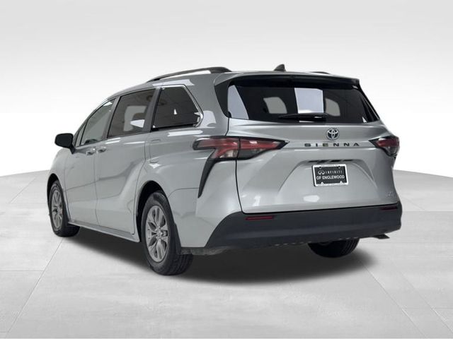 2022 Toyota Sienna LE