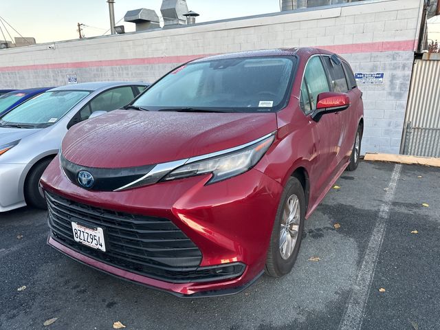 2022 Toyota Sienna LE