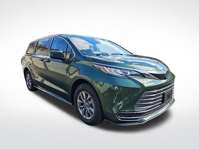 2022 Toyota Sienna LE