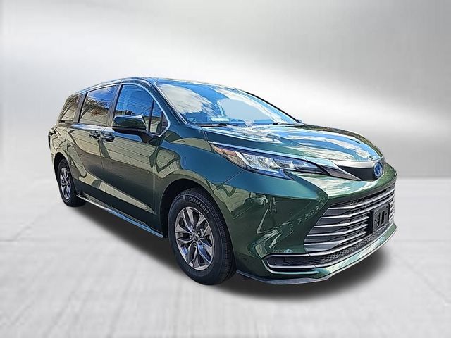 2022 Toyota Sienna LE