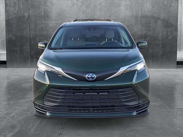 2022 Toyota Sienna LE