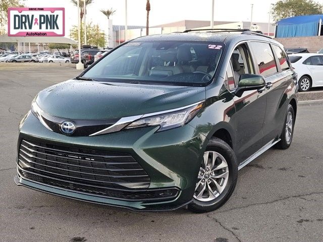 2022 Toyota Sienna LE