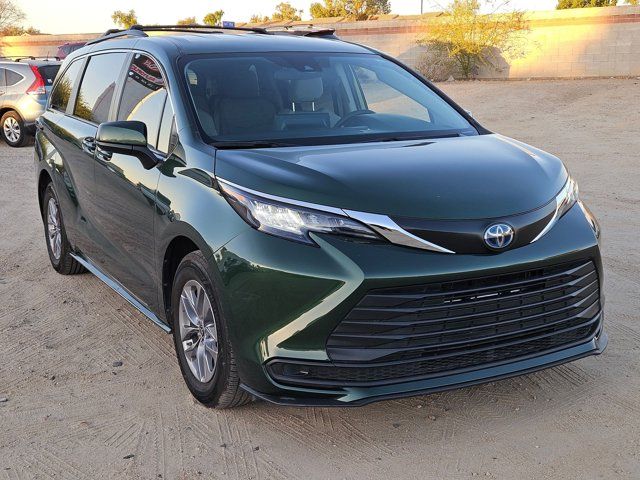 2022 Toyota Sienna LE