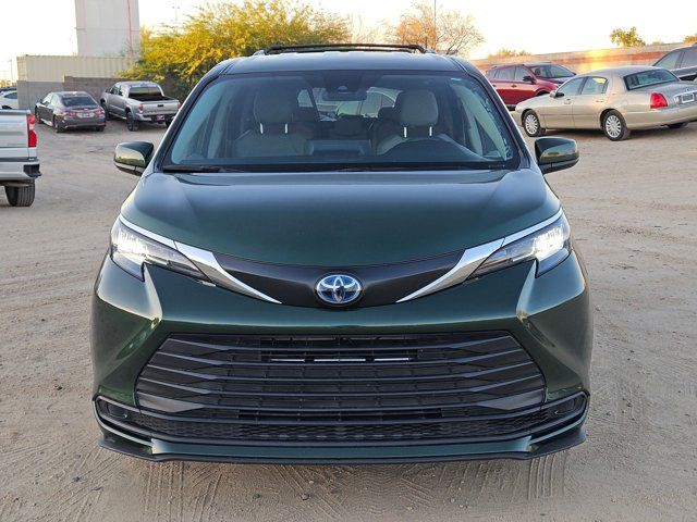 2022 Toyota Sienna LE