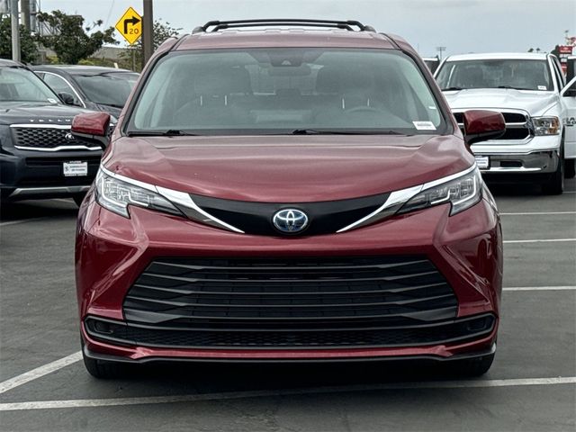 2022 Toyota Sienna LE