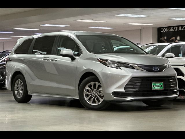 2022 Toyota Sienna LE