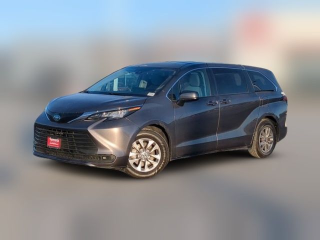 2022 Toyota Sienna LE