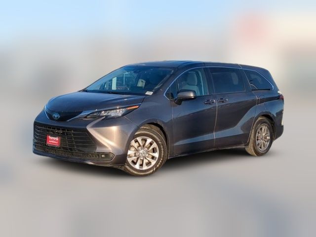 2022 Toyota Sienna LE