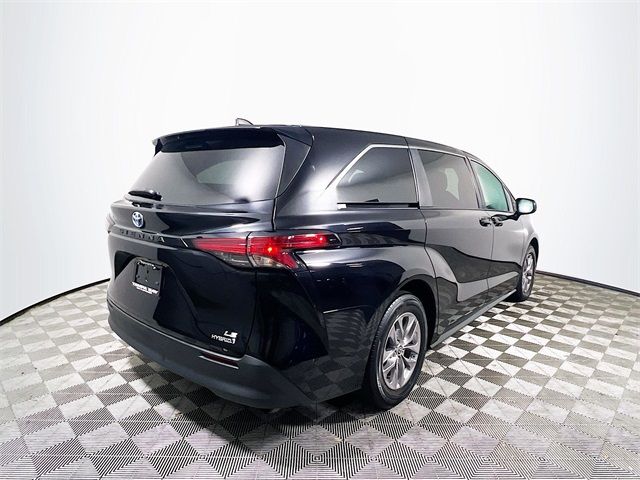 2022 Toyota Sienna LE