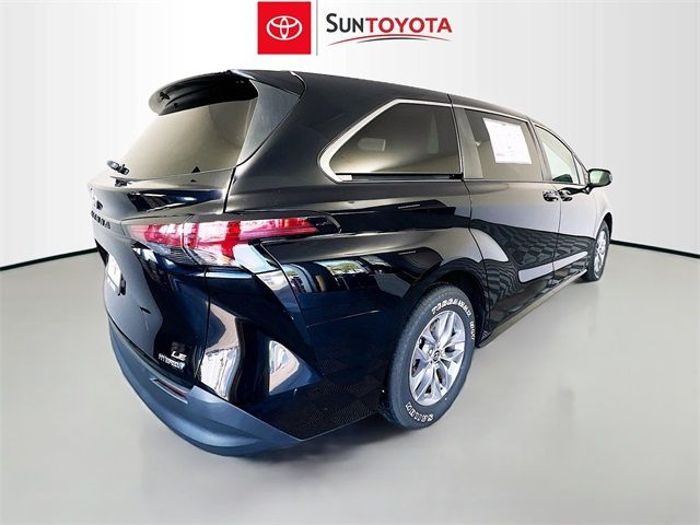 2022 Toyota Sienna LE