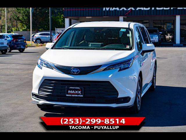 2022 Toyota Sienna LE